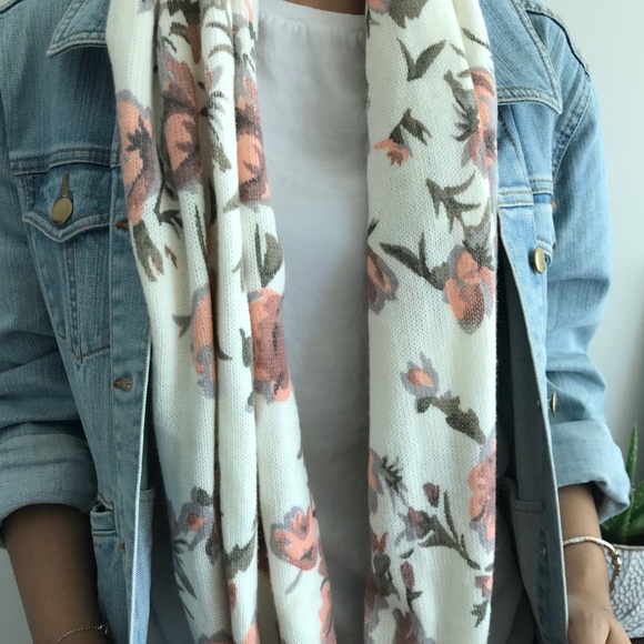 Stylish Circle Scarf - Picture 2 of 2